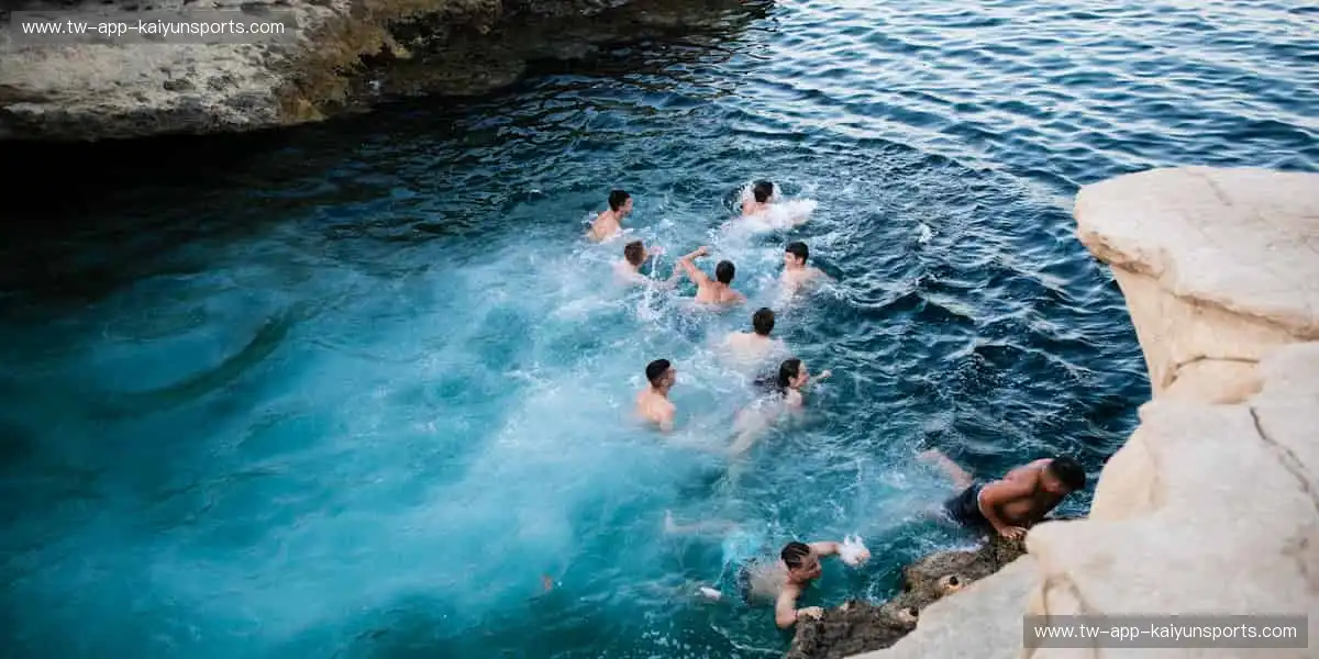 👟限量潮品，个性定制，做最耀眼的运动达人！🌟